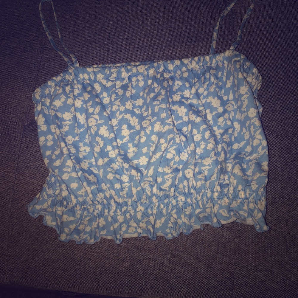 A women crop top